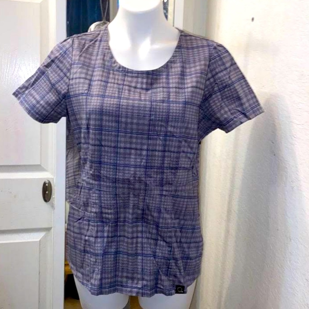 Jaanuu scrub top very rare